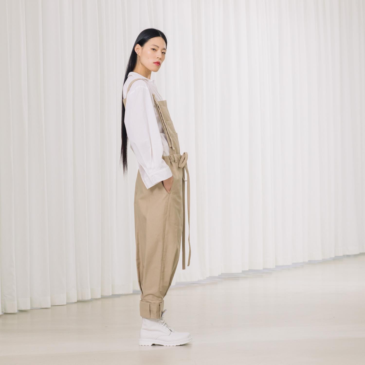 jumpsuit made of strong twill with pockets and adjustable bands