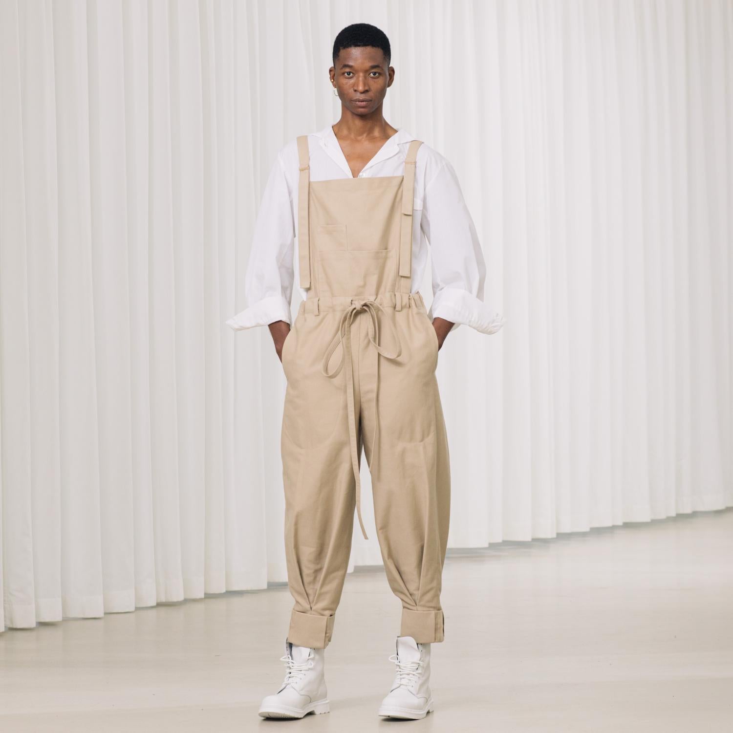 jumpsuit made of strong twill with pockets and adjustable bands