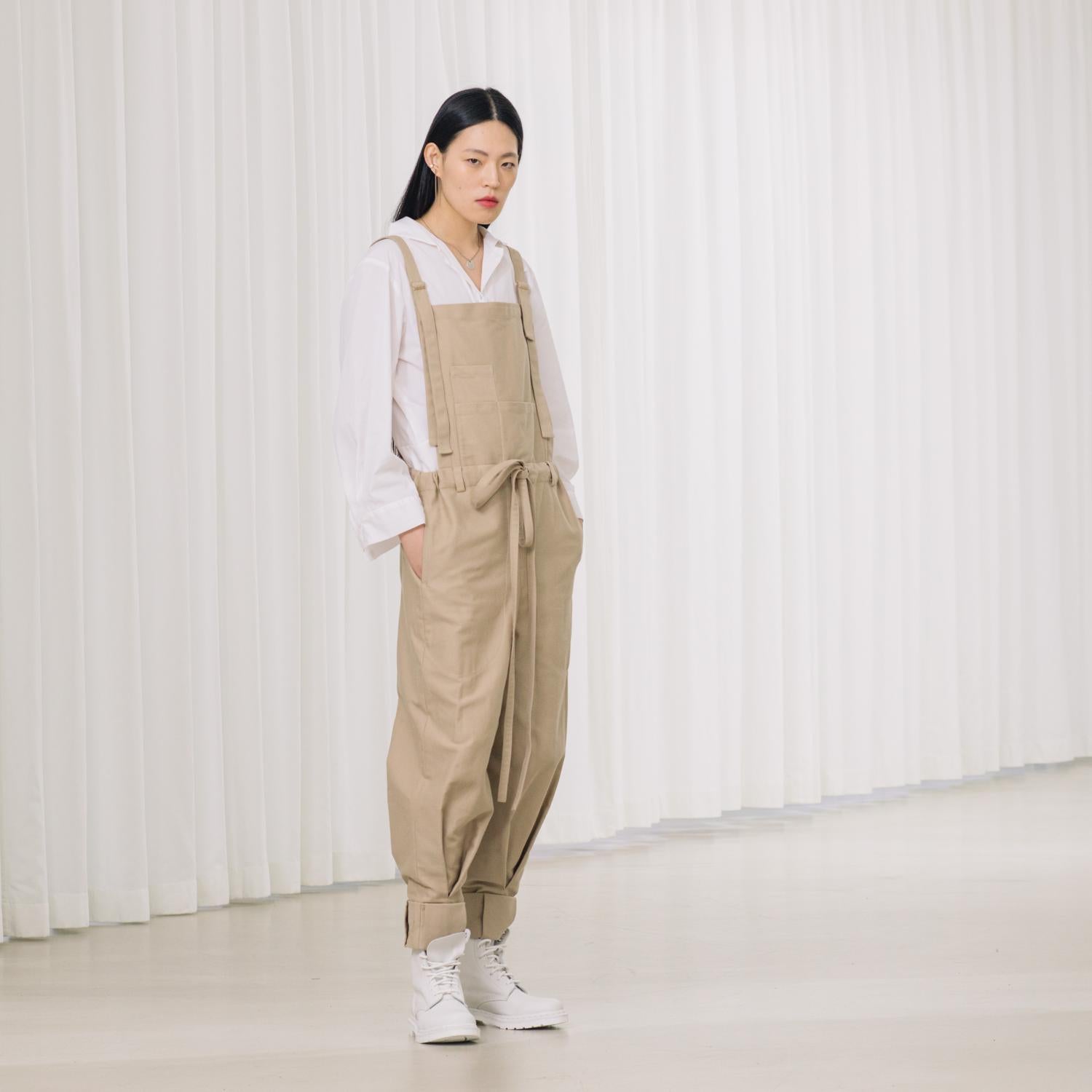 jumpsuit made of strong twill with pockets and adjustable bands