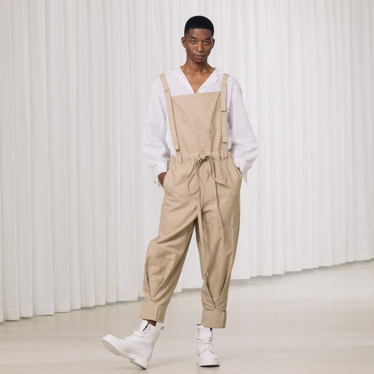 jumpsuit made of strong twill with pockets and adjustable bands
