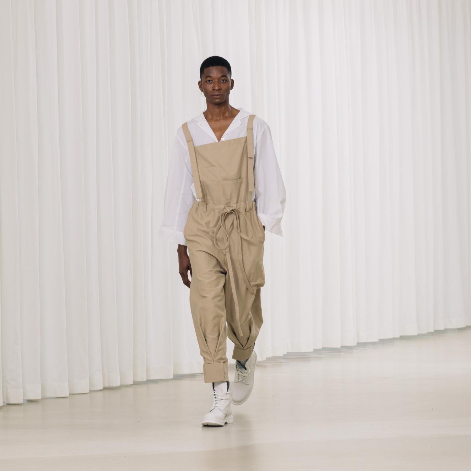 jumpsuit made of strong twill with pockets and adjustable bands