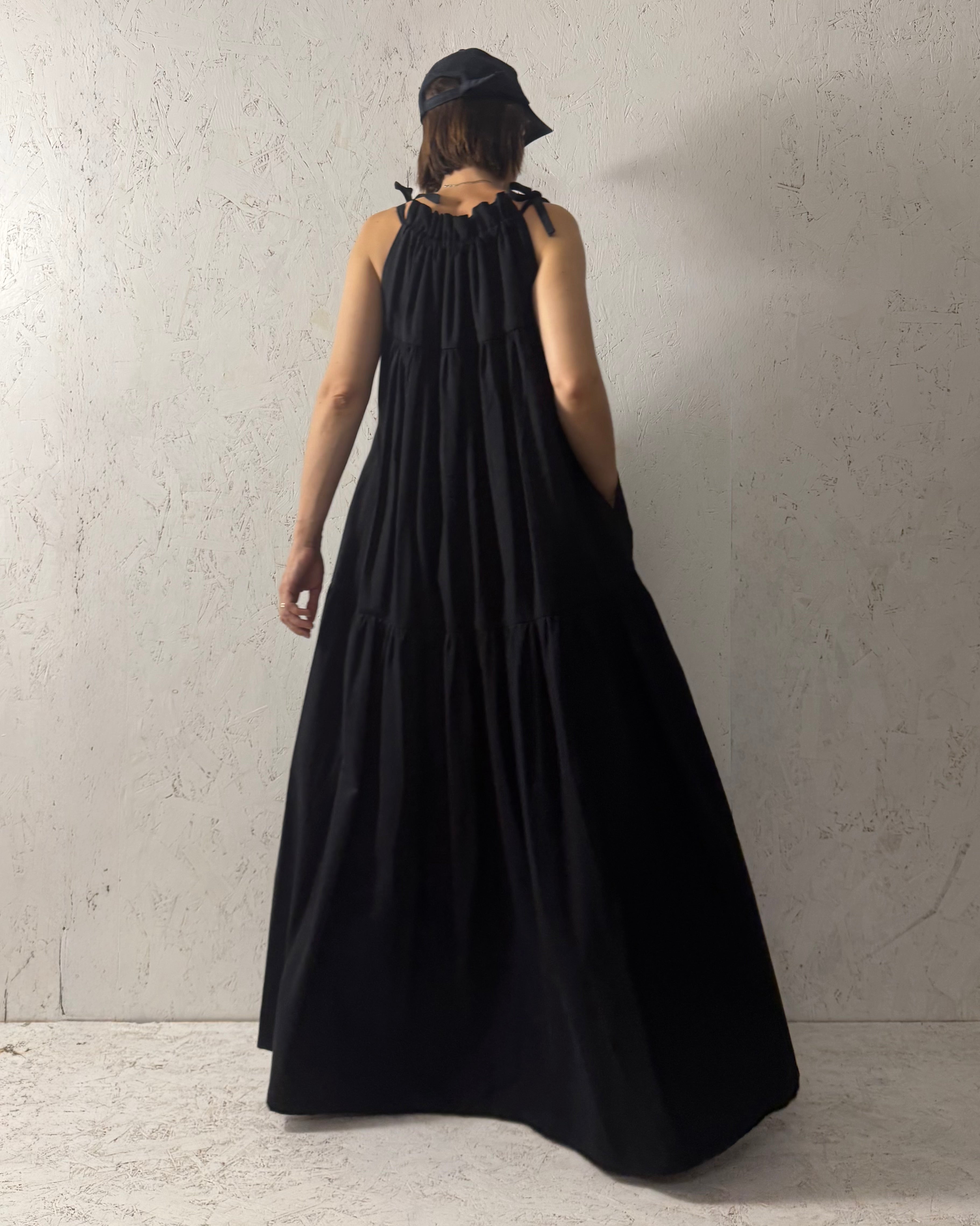 gestreiftes Kleid mit Känguru-Tasche