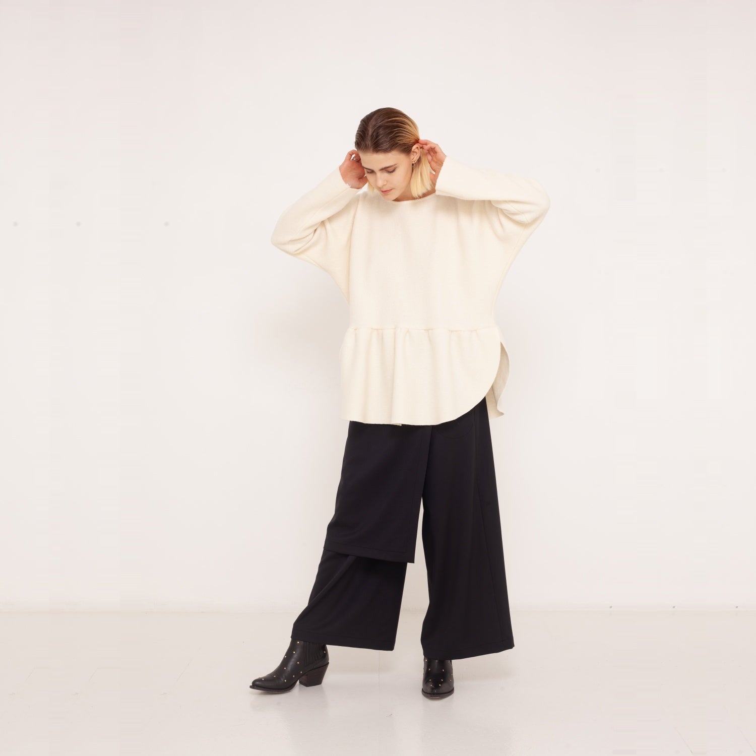 13 elegant sweater made of organic, boiled wool 2023-01-03-WasteLessFashion by Natascha von Hirschhausen WasteLessFuture.jpg