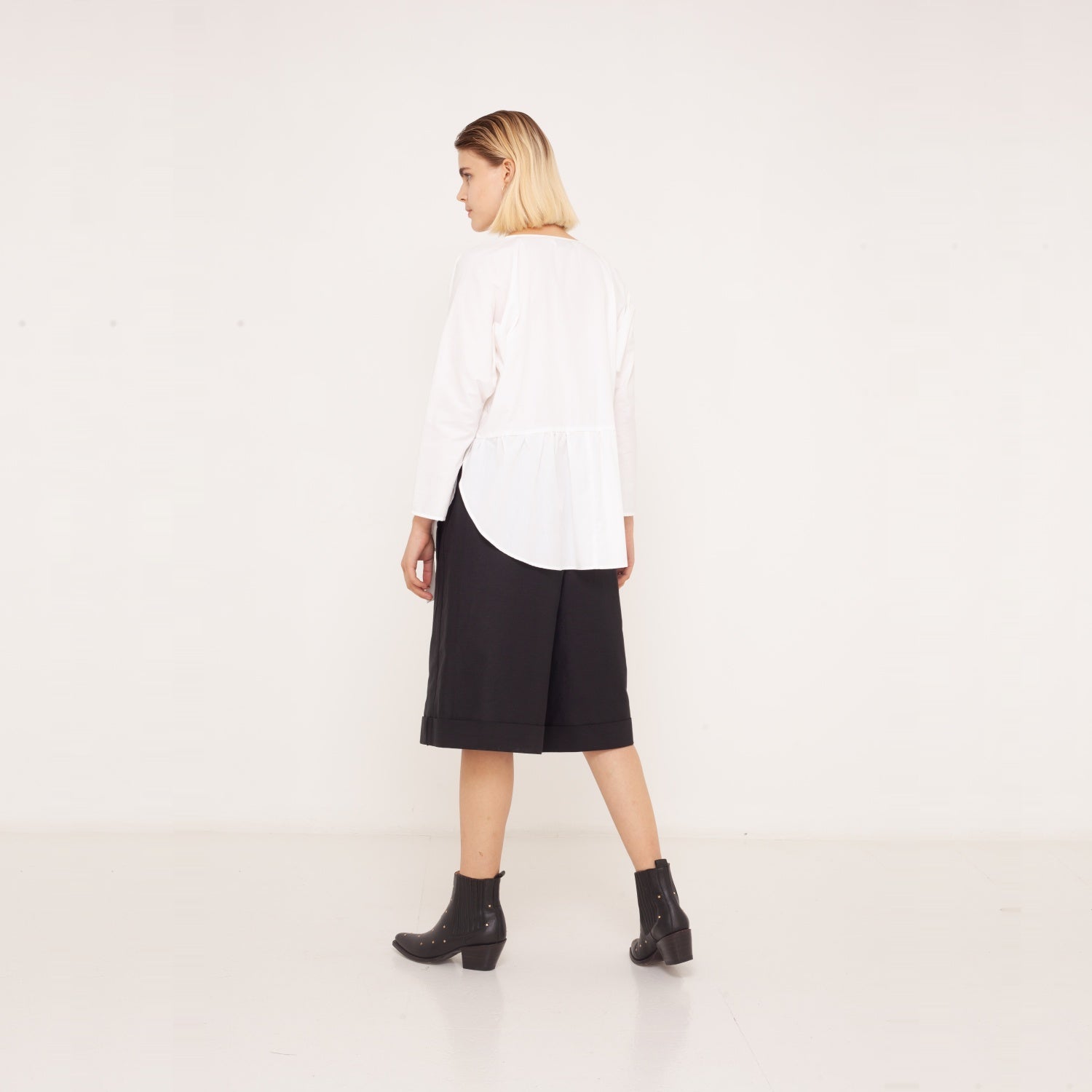 14 wide-legged Shorts made of organic cotton 2023-01-03-WasteLessFashion by Natascha von Hirschhausen WasteLessFuture.jpg