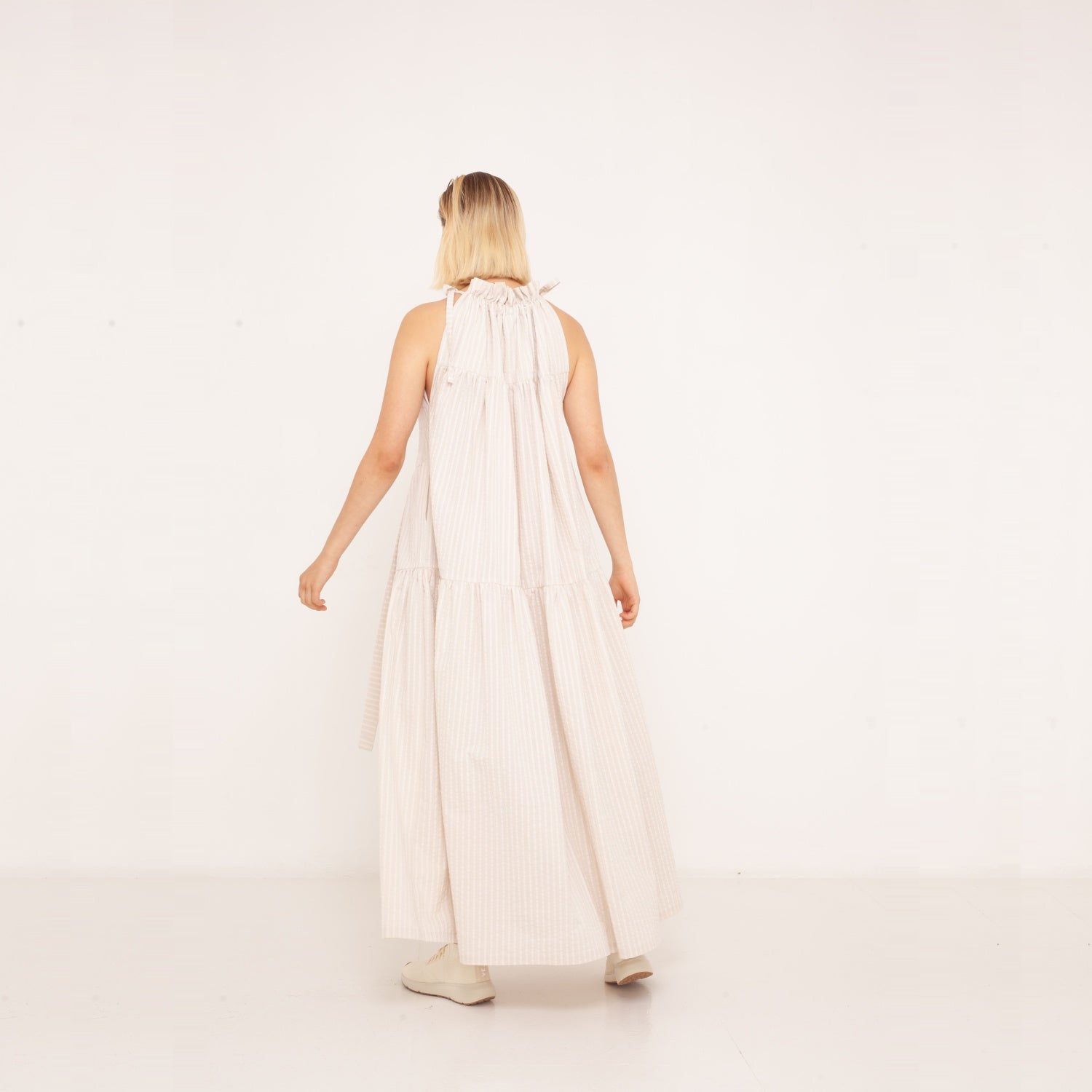16 versatile, long dress with kangoroo-pocket 2023-01-03-WasteLessFashion by Natascha von Hirschhausen WasteLessFuture.jpg