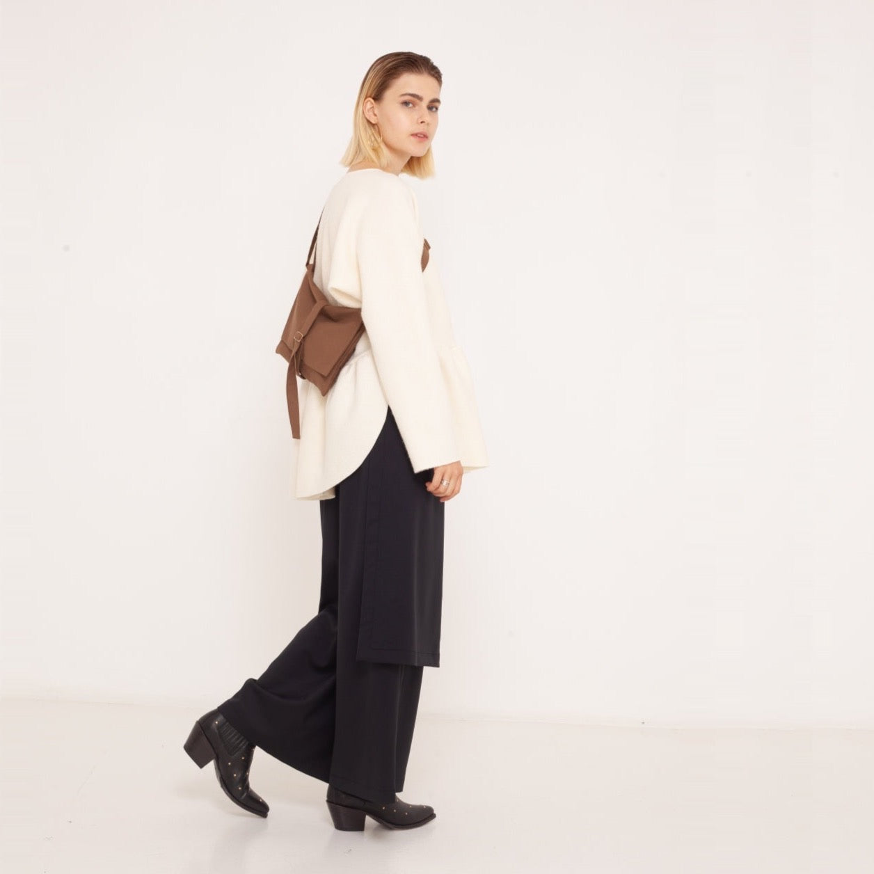 5 straight pants with drape-detail 2023-01-03-WasteLessFashion by Natascha von Hirschhausen WasteLessFuture.jpg