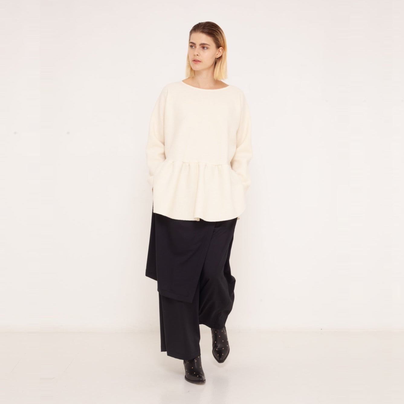 6 straight pants with drape-detail 2023-01-03-WasteLessFashion by Natascha von Hirschhausen WasteLessFuture.jpg