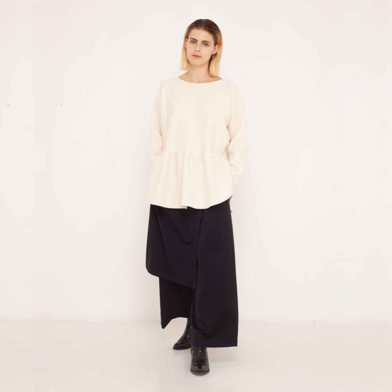 9 straight pants with drape-detail 2023-01-03-WasteLessFashion by Natascha von Hirschhausen WasteLessFuture.jpg