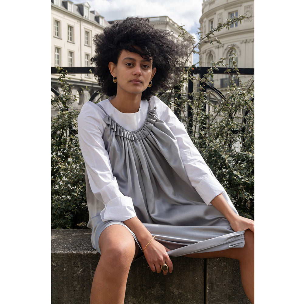 kurzes Kleid aus Peace-Seide