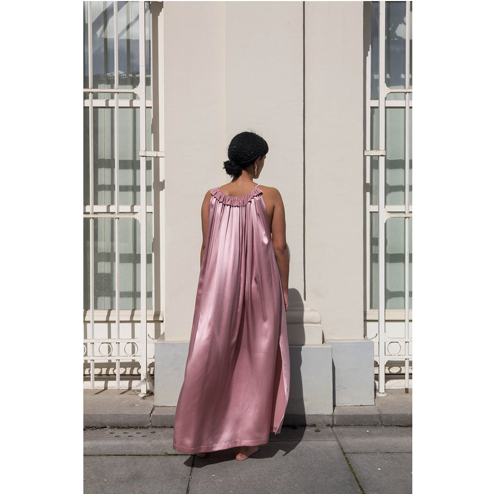 elegantes Seidenkleid