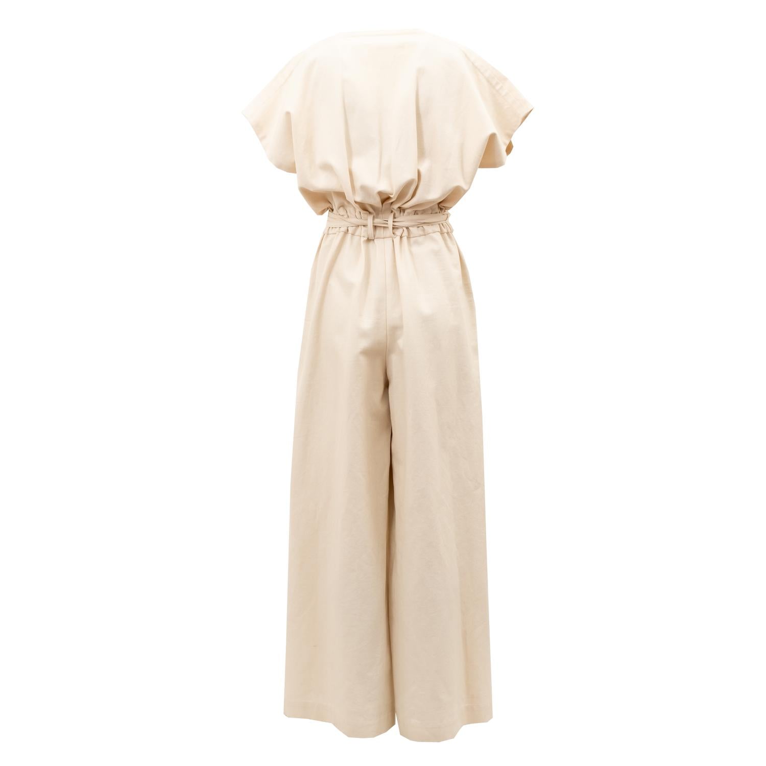 V neckline bridal overall by Natascha von Hirschhausen fashion design made in Berlin