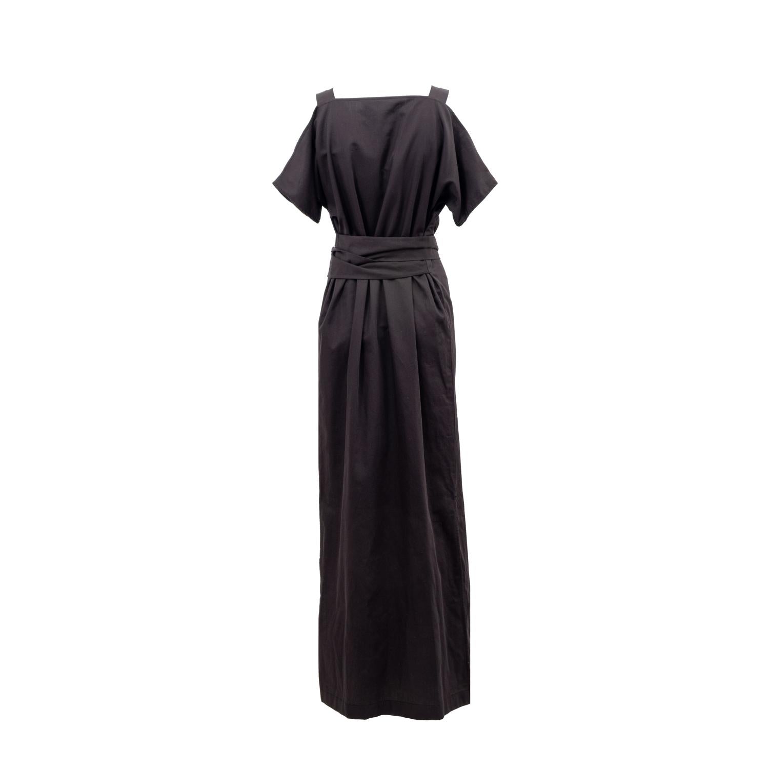long evening gown with cut out details by Natascha von Hirschhausen fashion design made in Berlin