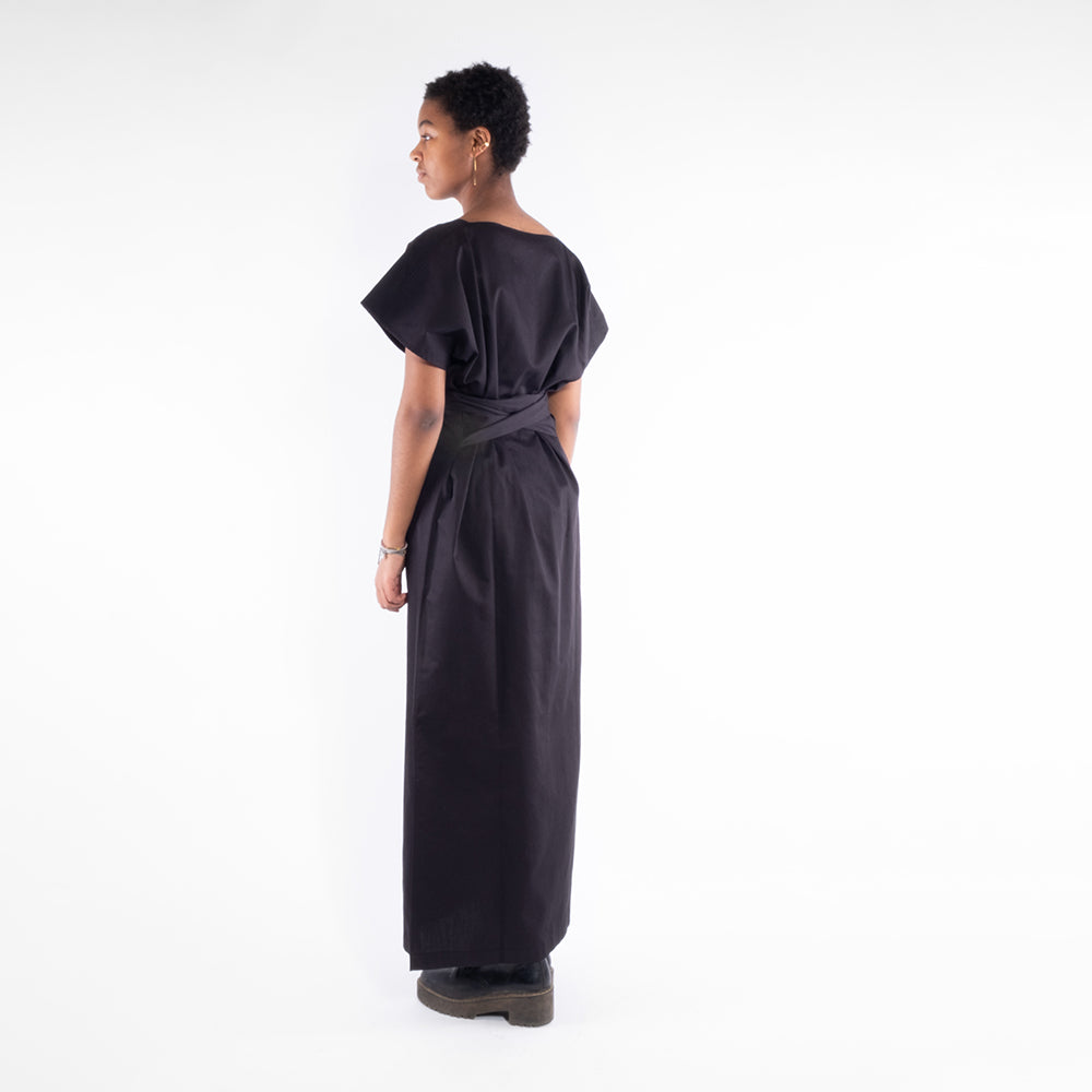 langes schwarzes Abendkleid