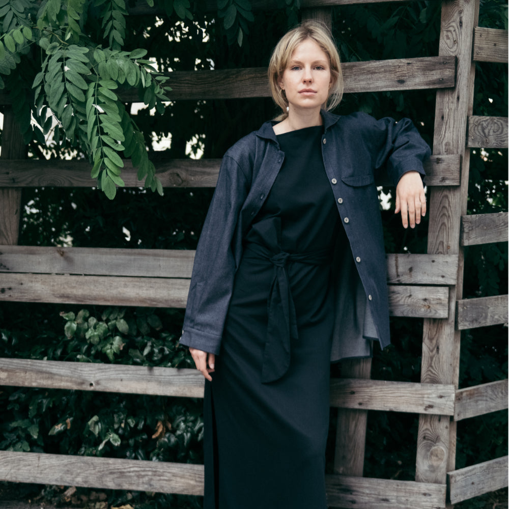 langes schwarzes Abendkleid