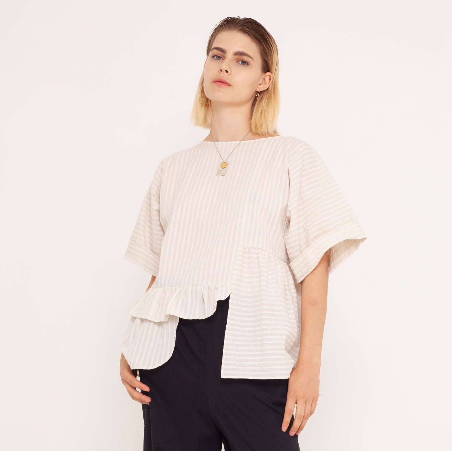gestreifte Bluse mit asymmetrischen Raffungen
