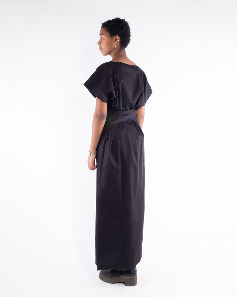 langes schwarzes Abendkleid
